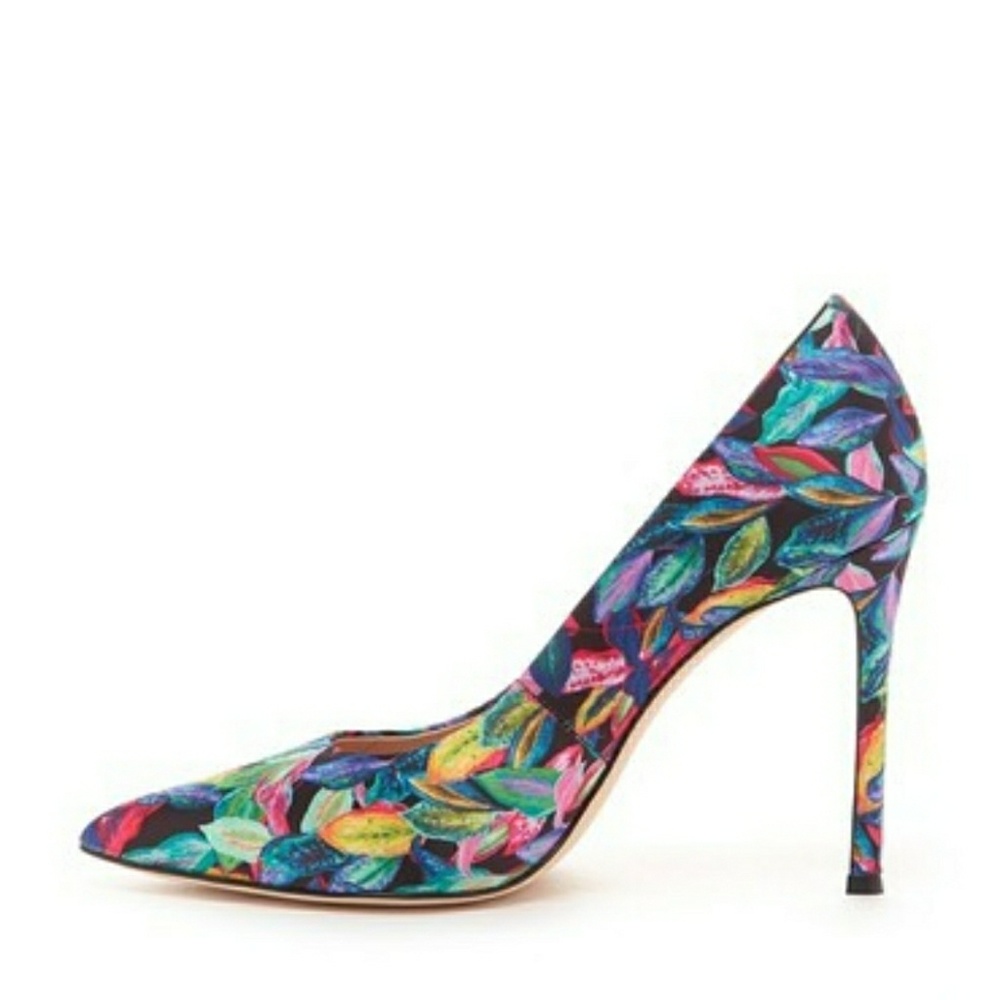 Gorgeous Pour La Victoire Heels - Picture 3 of 6